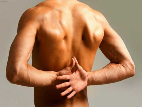 Болит посередине спины